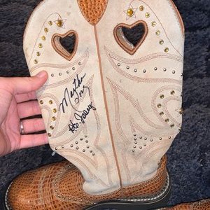 Ariat round toe boots